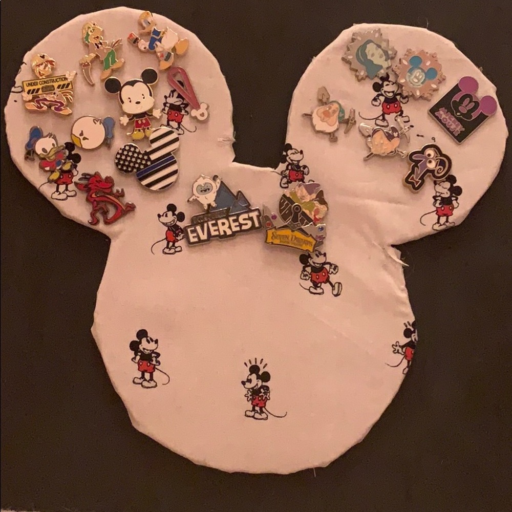 Looking to Trade Disney Pins